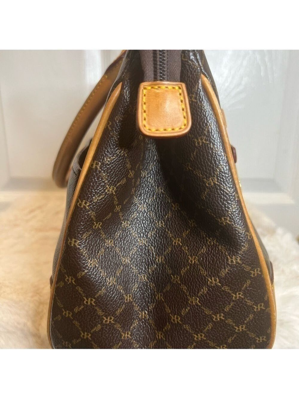 RIONI ITALIA PRINCESS SATCHEL. 14” x 5.3” x 9”. - Picture 4 of 15